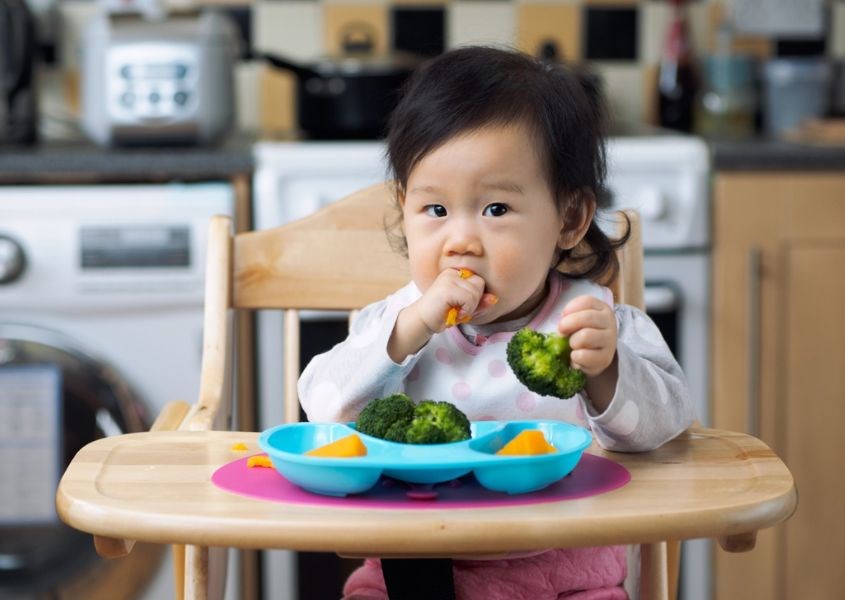 Bé ăn dặm chỉ huy